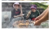 솥뚜껑 삼겹살 처음인 자매