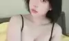 침대 위 블랙 끈나시 인경좌