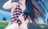 프로미스나인 백지헌 핫팬츠 입고 쪼그려앉은 야벅지