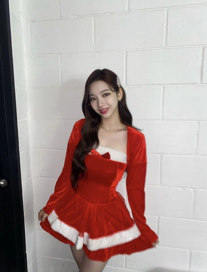 9e365489008cd7f0fb22bf9c6710ed4e.webp 카리나 몸매