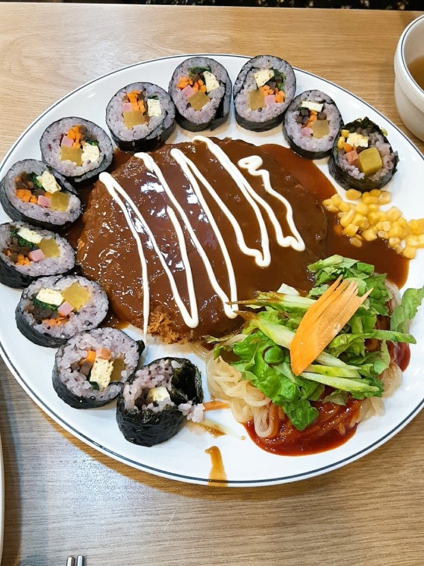 20121e24c6a42b70bdb1849e328dc30c.webp 김밥천국에서 호불호 없는 메뉴