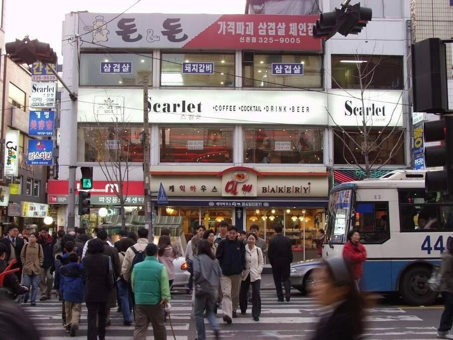 50c3c23122cc9c7cc2045493d270d016.webp 2001년 봄에 촬영한 서울.jpg