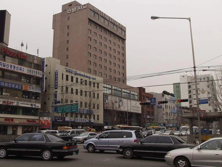 bf0e52a4a3b52198389ff704a8368e24.webp 2001년 봄에 촬영한 서울.jpg