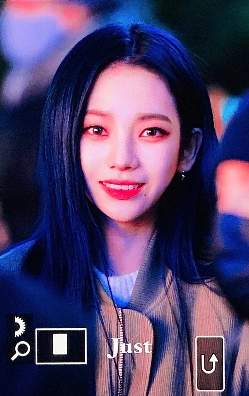 00215a1e62c0fd19c377d2f47c625d56.webp 카리나 파파라치 샷
