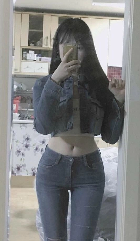 282e3fe19367f59348e19c18ee4d8043.webp 은근히 꼴리는 몸매