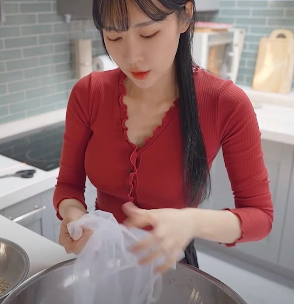 98f49540f3329d50b02550e8b6d367ed.webp 요근래 얼굴 너무 이뻐진 낚시 유튜버 누나