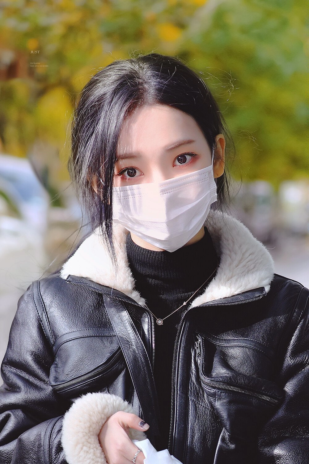 cd585f2664a8a109720e90261b0aef5a.webp 카리나 파파라치 샷