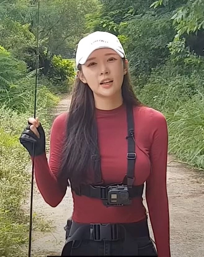 f9718f0ec42f624ad2cb3412daed73be.webp 요근래 얼굴 너무 이뻐진 낚시 유튜버 누나