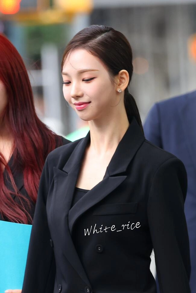 d2b88943746372ce2288517124f52f56.webp 블랙수트 카리나