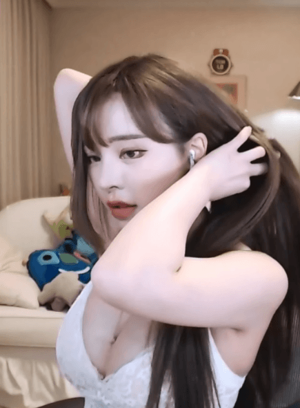 얼굴도 예쁜 손밍.gif