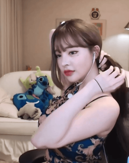 얼굴도 예쁜 손밍.gif