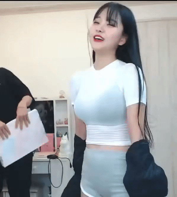흰티에 검은브라자 조합