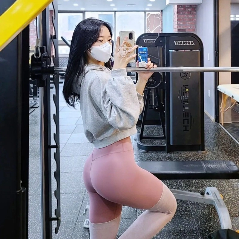 헬스 하는 여대생 레깅스 몸매