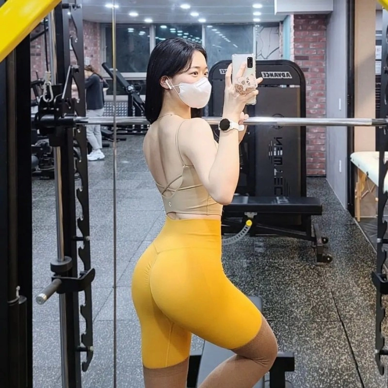 헬스 하는 여대생 레깅스 몸매