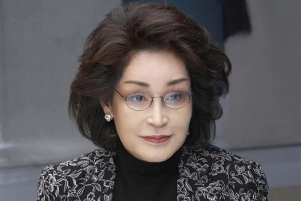 [단독] 이명희 신세계그룹 회장 칼 뺐다…이마트,백화점 CEO 동시 '물갈이'