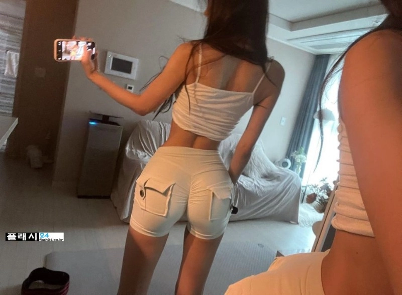 옷 차림이 매우 가벼운 172cm 49kg