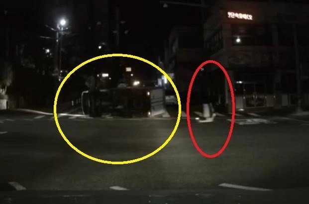 킥보드 타다가 트럭 전복사고 내고 튄 여고생