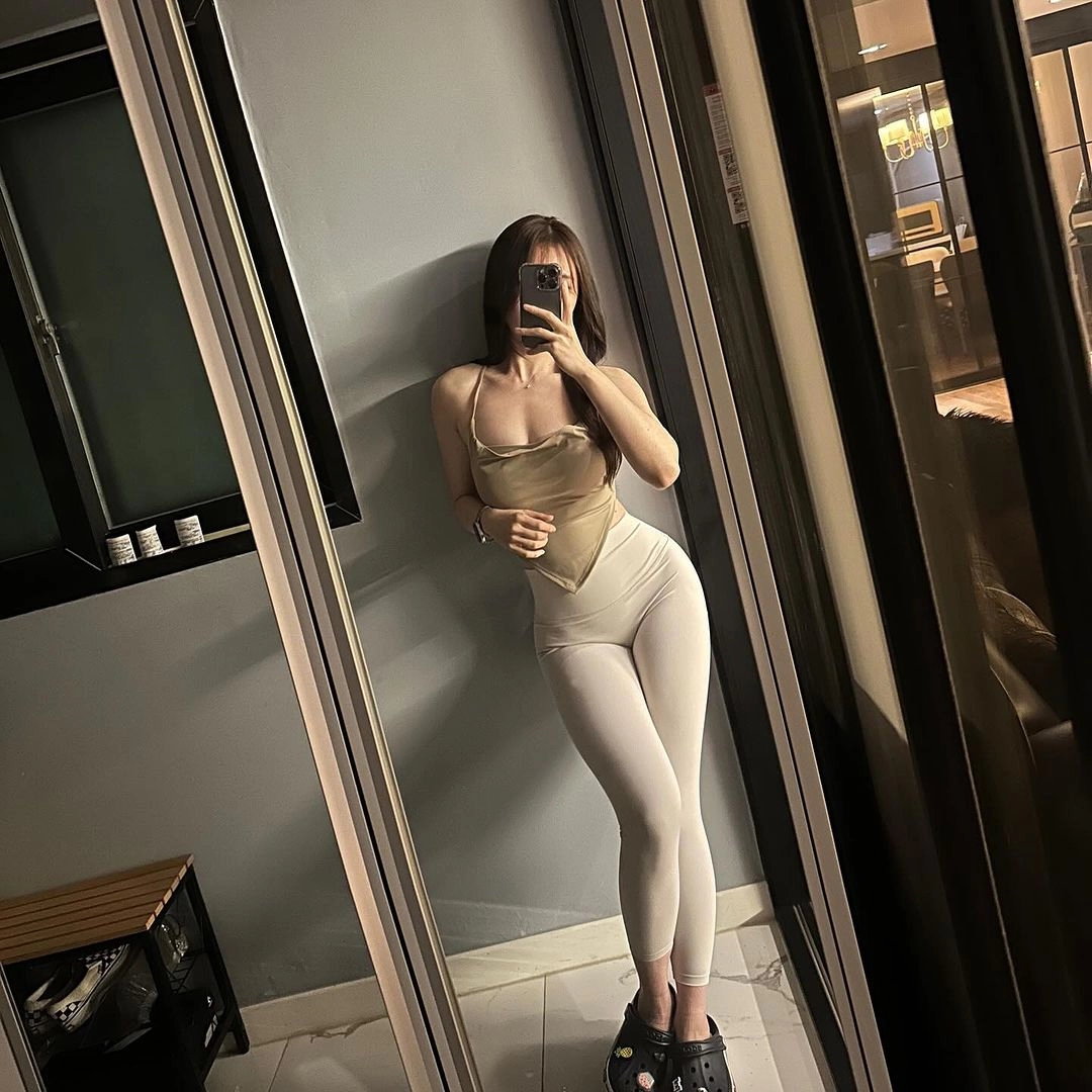 속옷 자랑하는 인플루언서