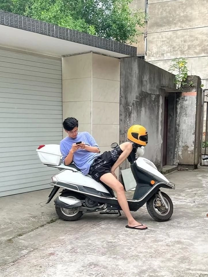 오토바이에서 사랑을 나누는