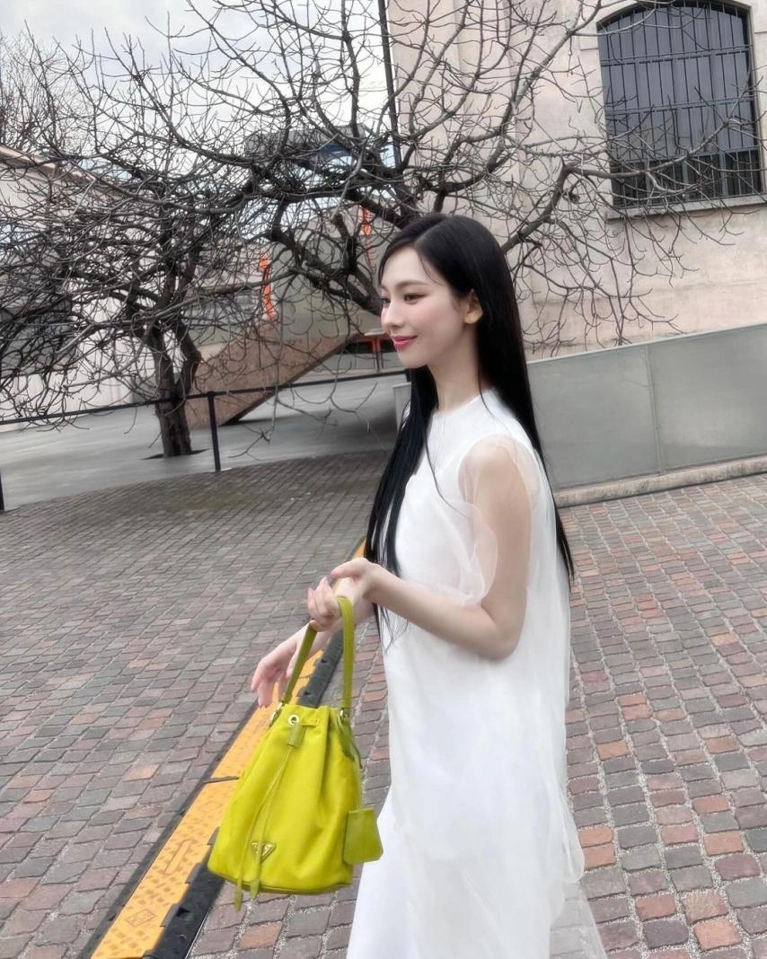 그림체가 다른 카리나