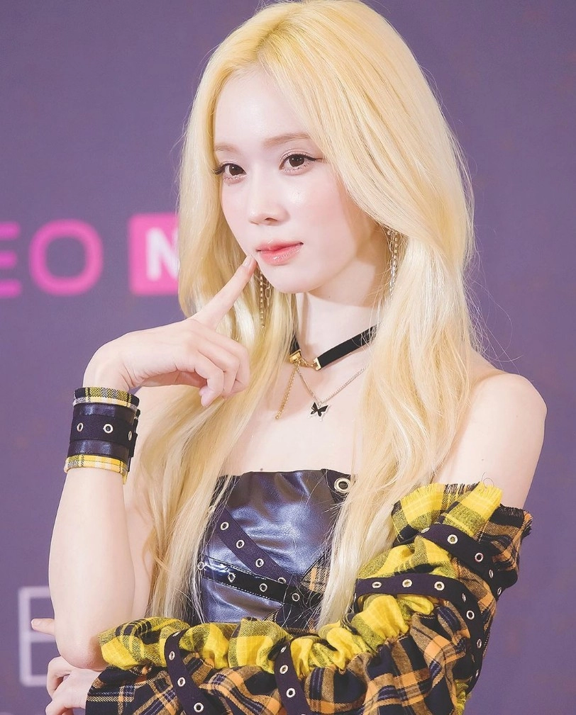 오늘자 에스파 윈터 금발 ㄷㄷ