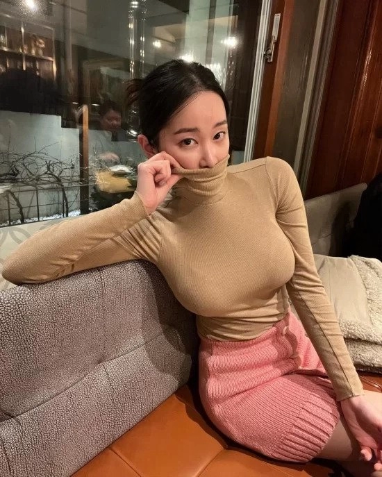 술 한잔으로 취하는 전종서 ㅎㄷㄷ