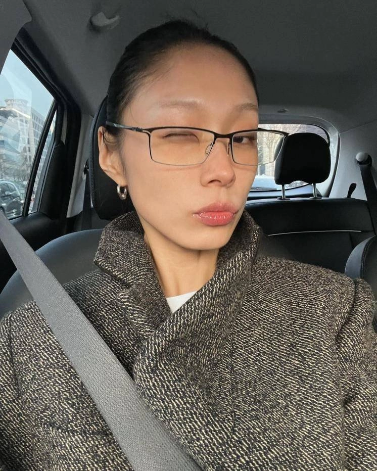 현재 패션계를 강타한 안경 패션