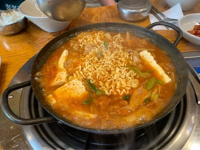 은근 싸움 많이난다는 김치찌개 먹는 방식