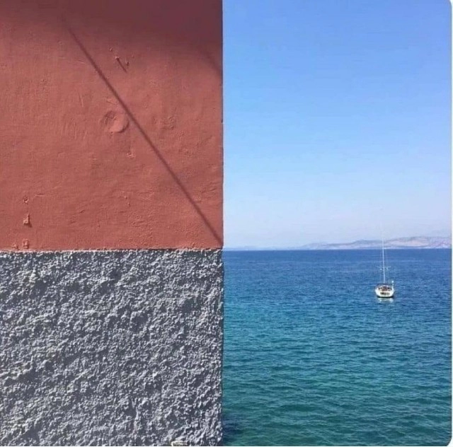 논란의 그리스 바닷가 사진