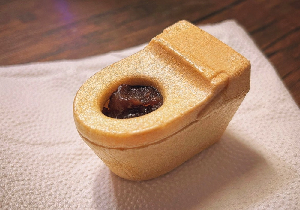 뭔가 엄청 더러워보이는 모나카