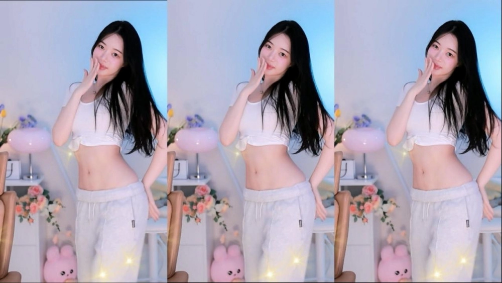 아윤 골반에 살짝 걸친 헐렁한 츄리닝 환상적인 허리배꼽