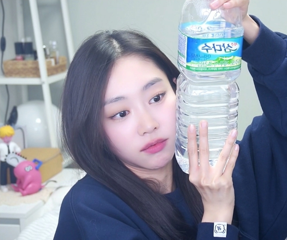 인방송에서 얼굴크기 인증하는 서ㅈ수