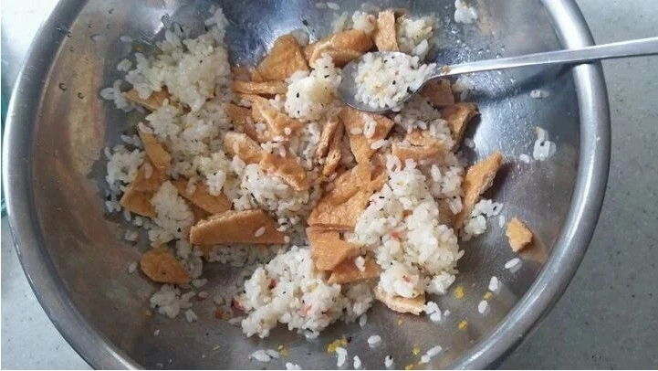 군침 싹 도는 자취생 버전 유부초밥
