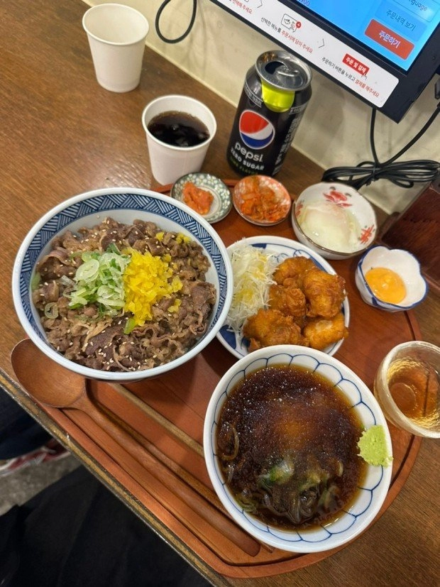 요즘 노량진 9900원 덮밥 퀄리티