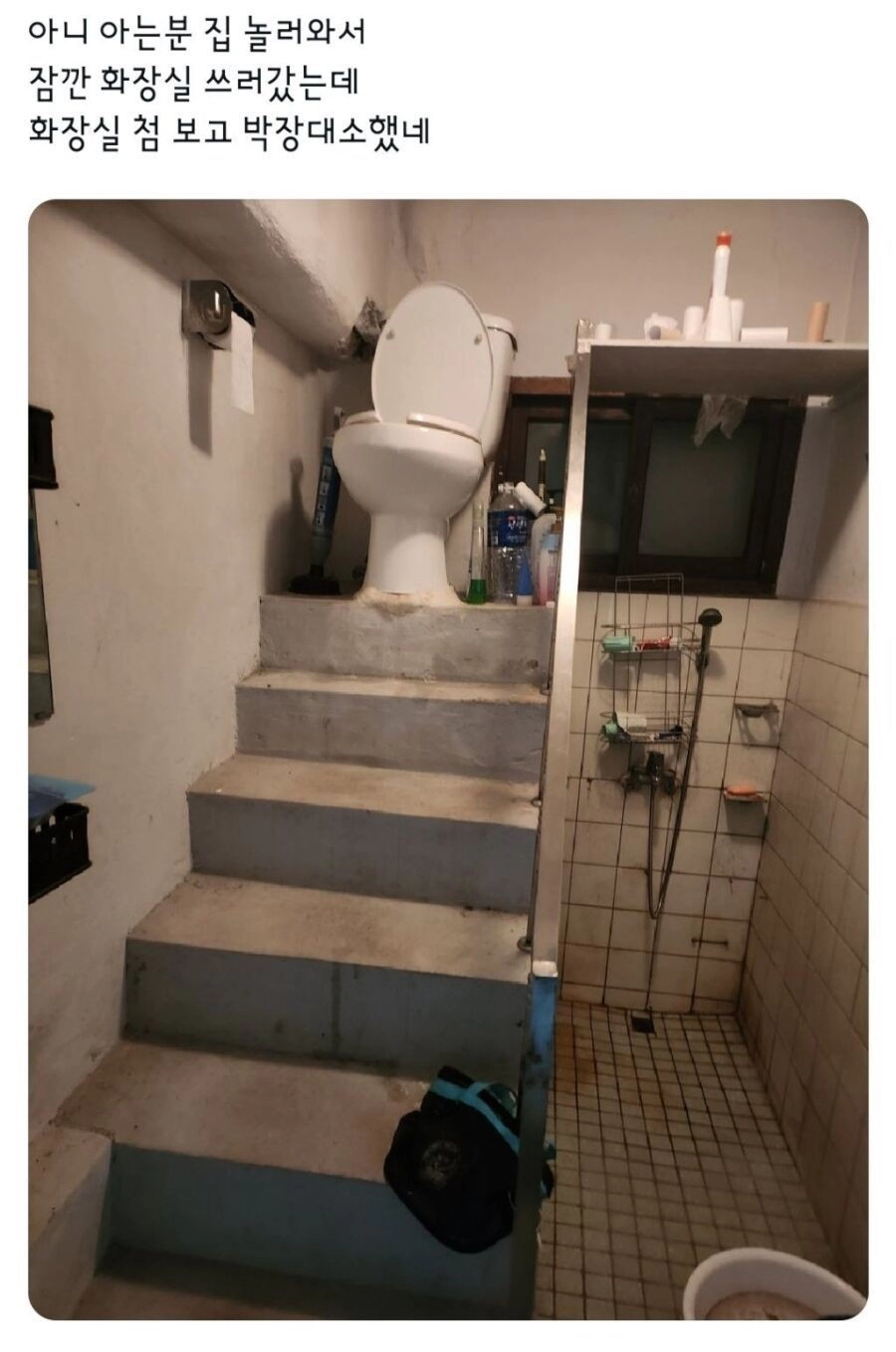 왕이 된 느낌을 주는 어느 가정집의 화장실