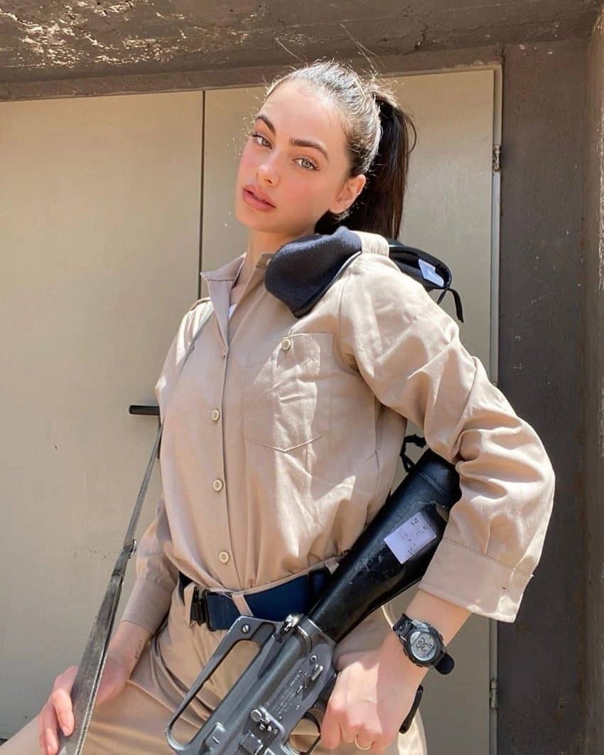 최근 전역한 존예 이스라엘 여군 누나