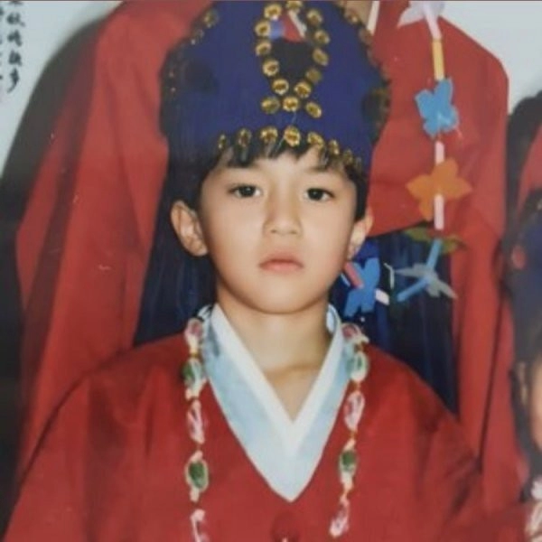 존잘력이 뿜어져 나오는 배우 이동욱 유치원시절 사진