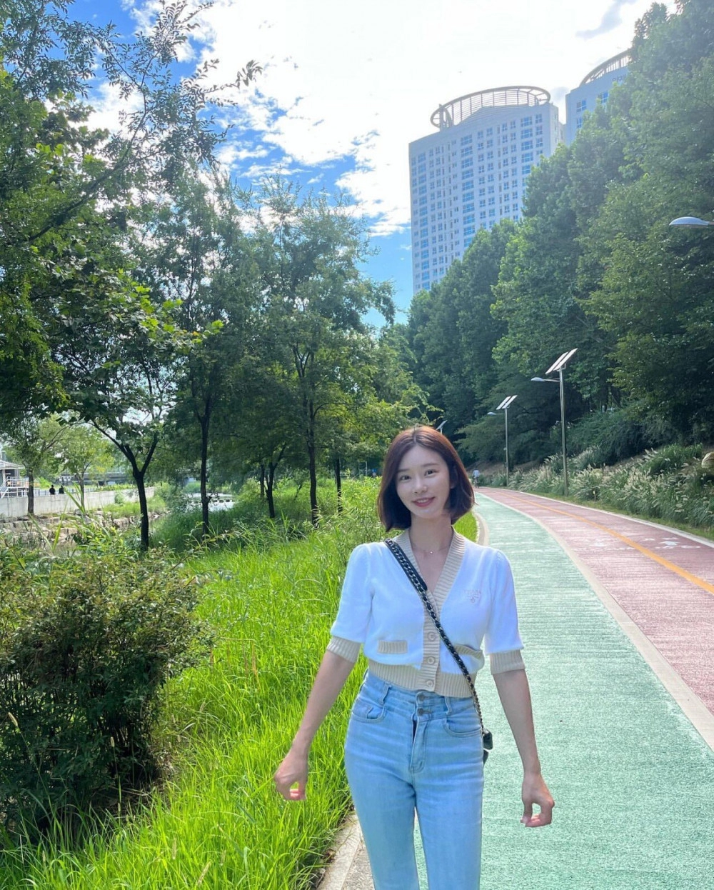 손은 크지만 주먹은 안 크다는 이주빈