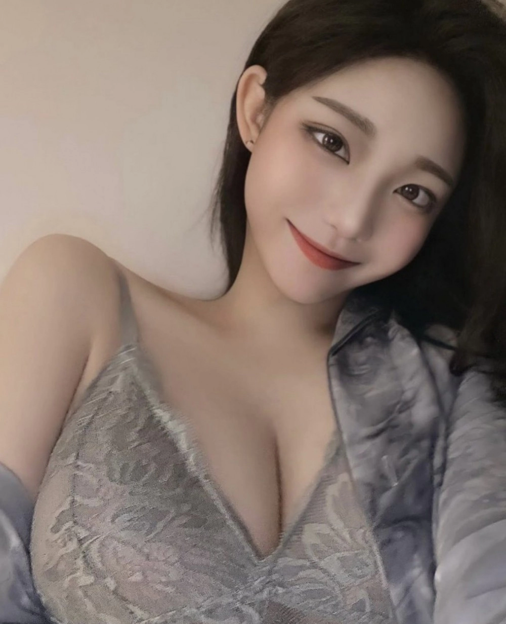 이 비주얼에 몸매까지 ㄷㄷ
