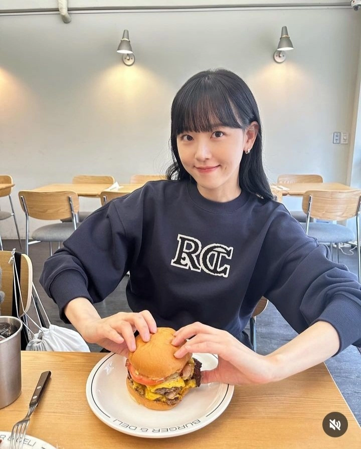 35살 먹고 이렇게 귀여워도 되나 싶은 최근 강한나
