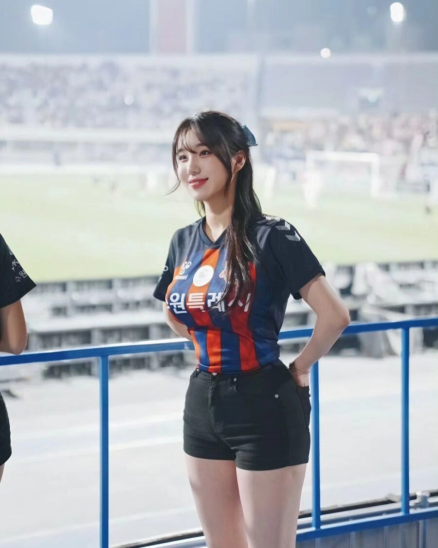 몸매 지리는걸로 소문난 치어리더 누나