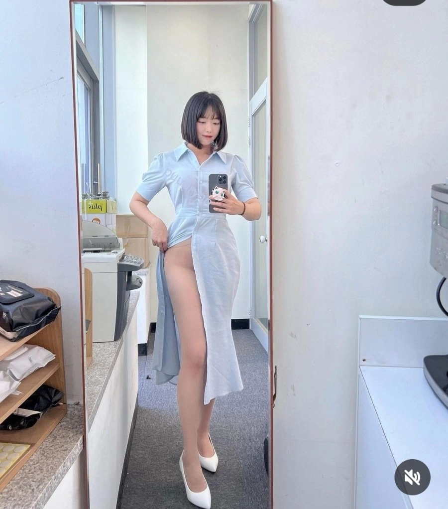 흔한 여직원의 탕비실 셀카 ㄷㄷ