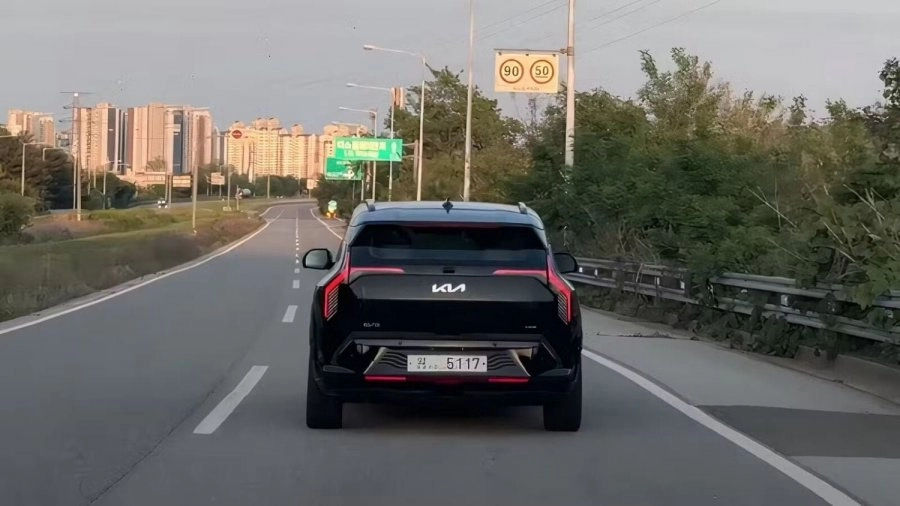 기아 EV3 블랙 실사