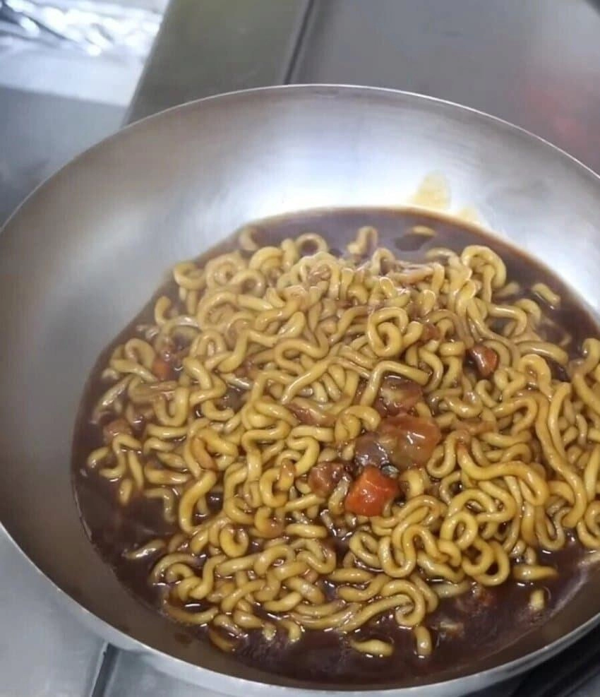 분식집 할머니가 끓인 짜파게티
