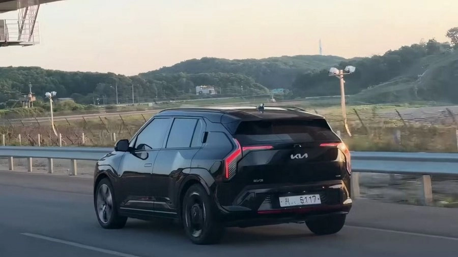 기아 EV3 블랙 실사