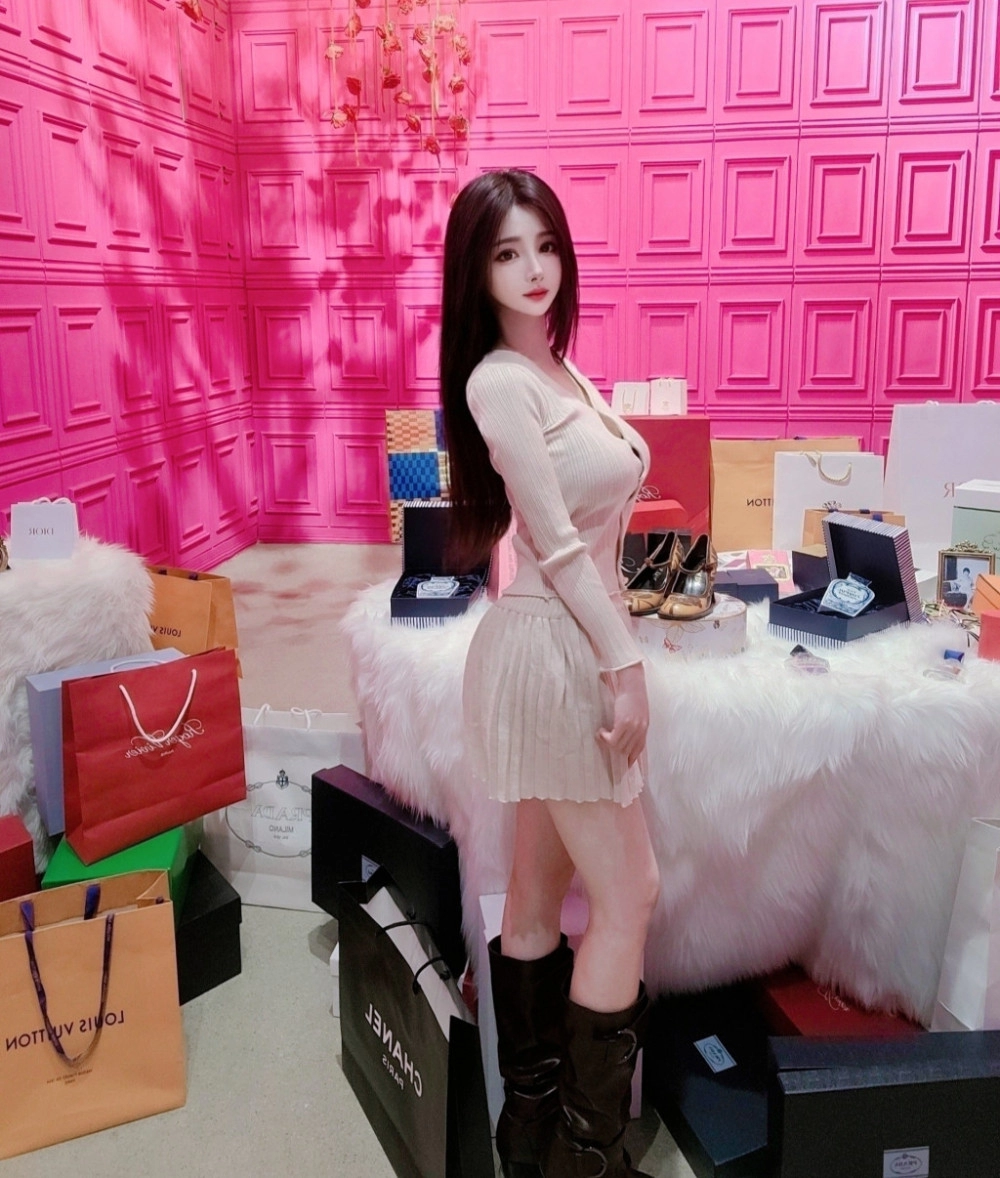 실물이 궁금한 레이싱모델 곽하윤