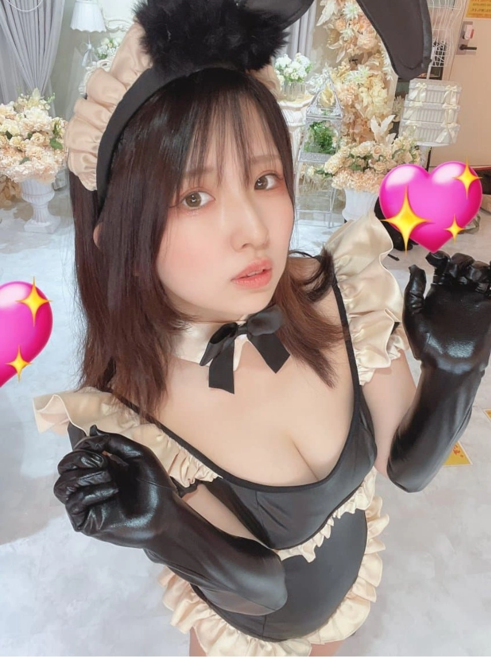 슴골이 잘보이는 셀카 각도