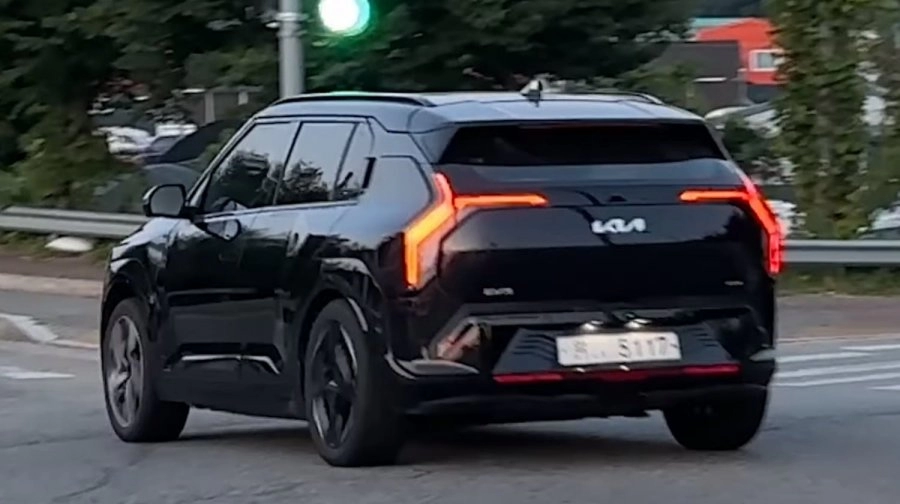 기아 EV3 블랙 실사
