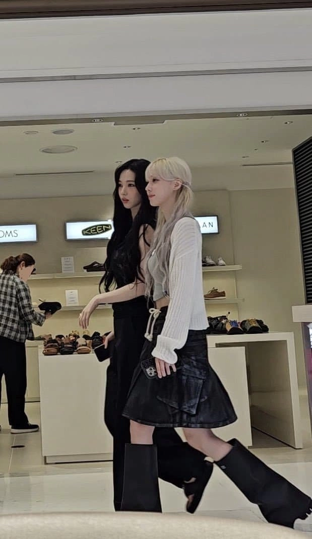 어제 백화점에서 찍힌 무보정폰카 카리나 윈터