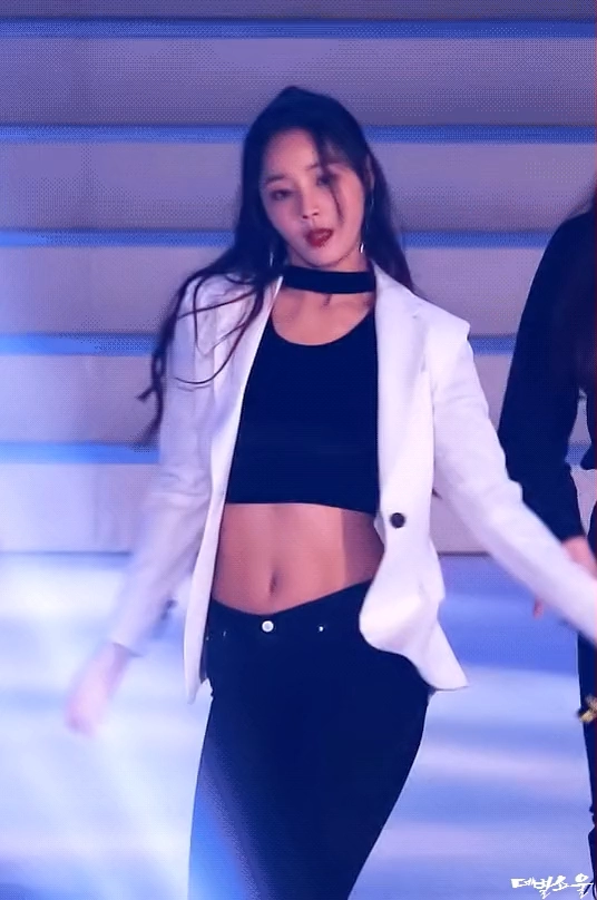 여자 배꼽 좋아하는 애들 있냐? 일단 들어와봐